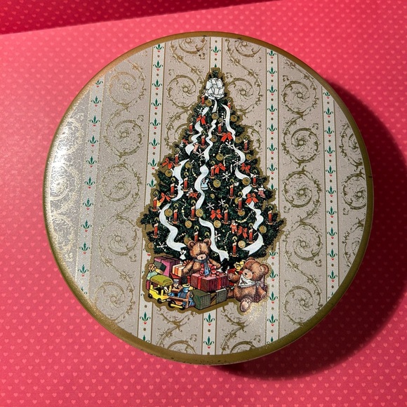 Lot of Vintage Christmas Color Themed Buttons in tin - Picture 12 of 13